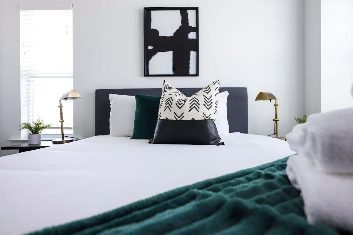 Minutes To Broadway Luxurious Gated Townhome Holiday home Nashville