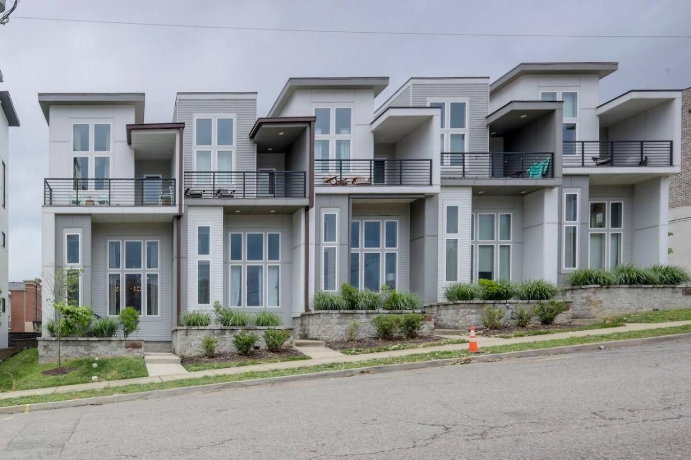 Holiday home Stunning West End Walkable Area