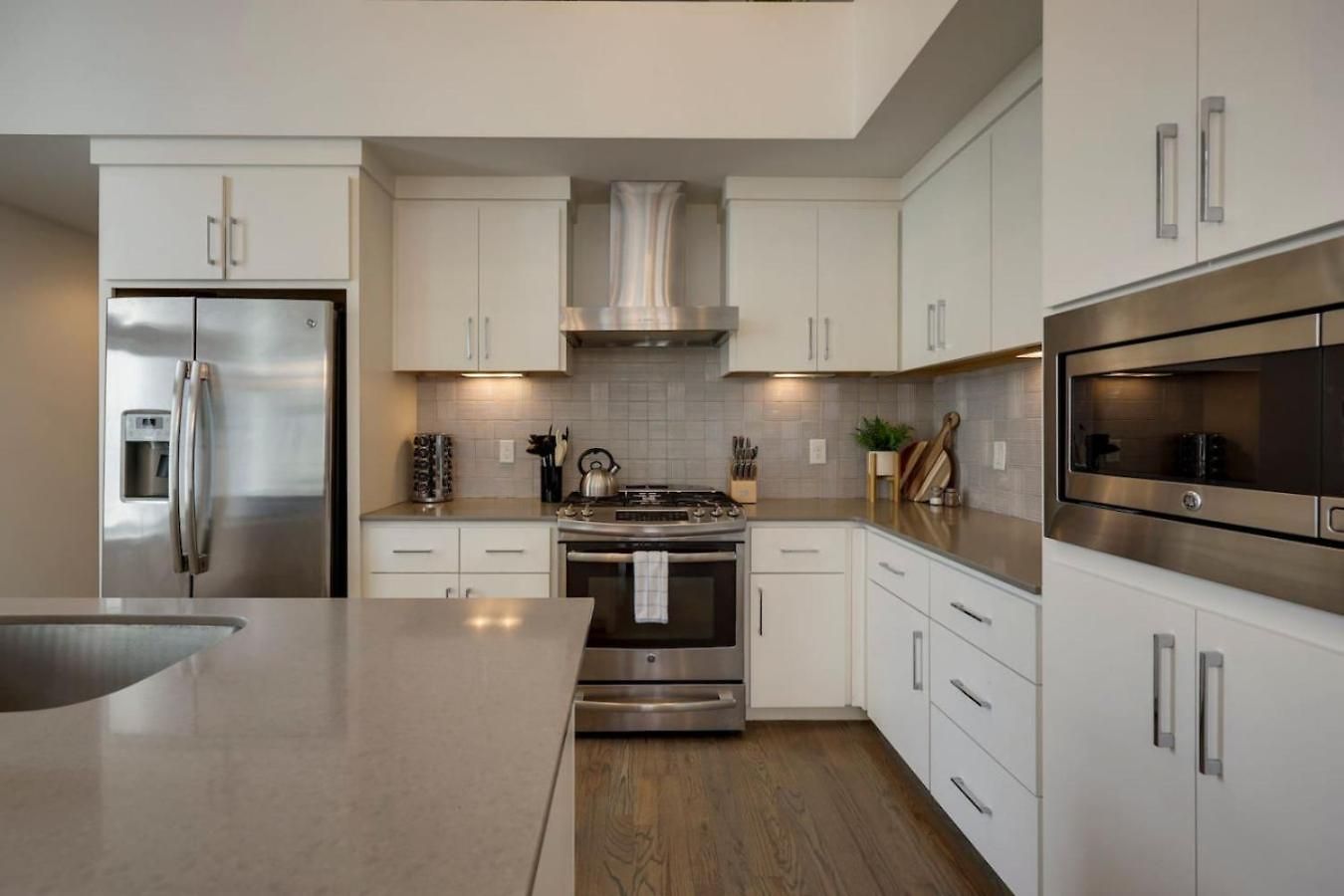 Stunning West End Walkable Area Holiday home *