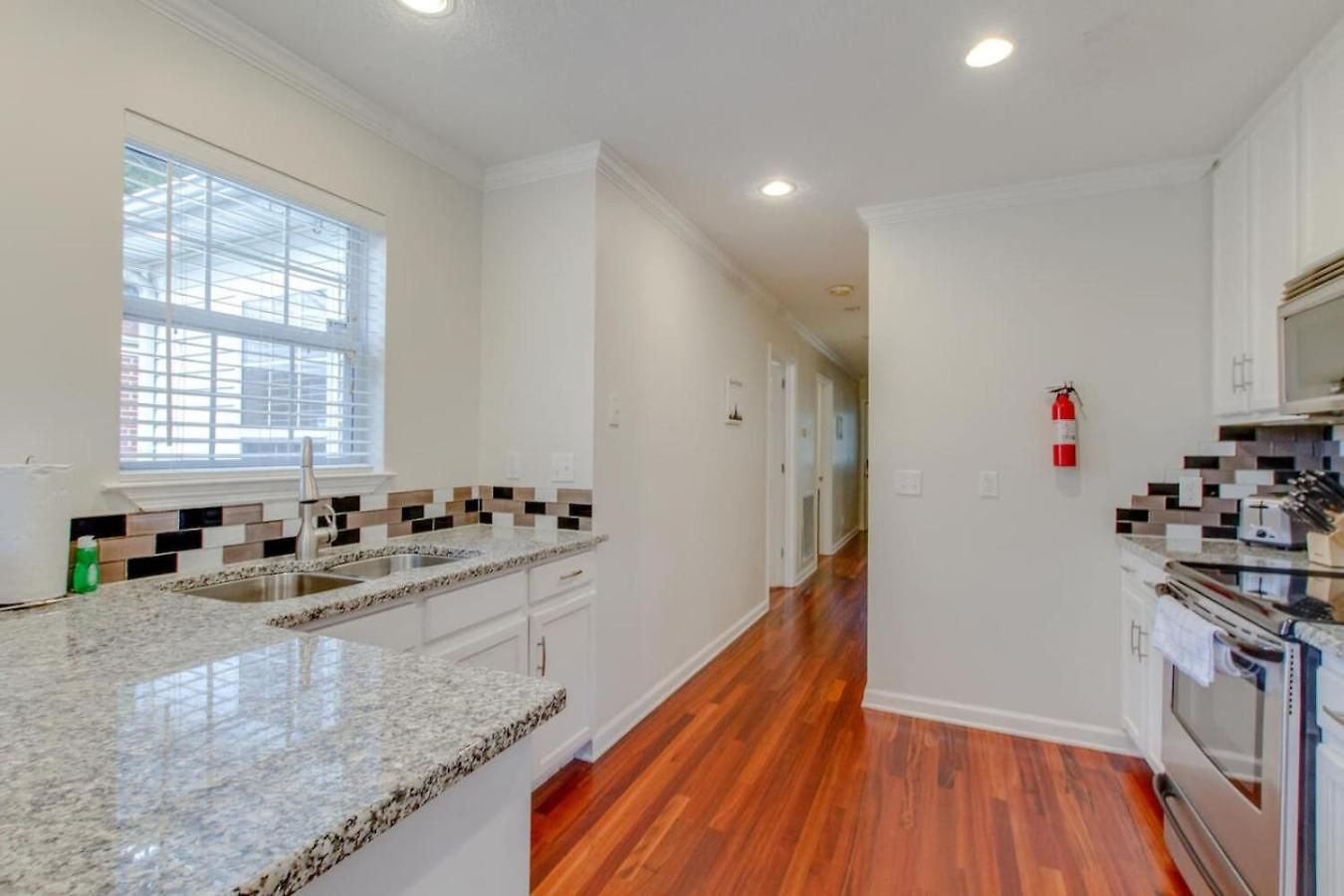 Metropolitan Huge Private Backyard Holiday home