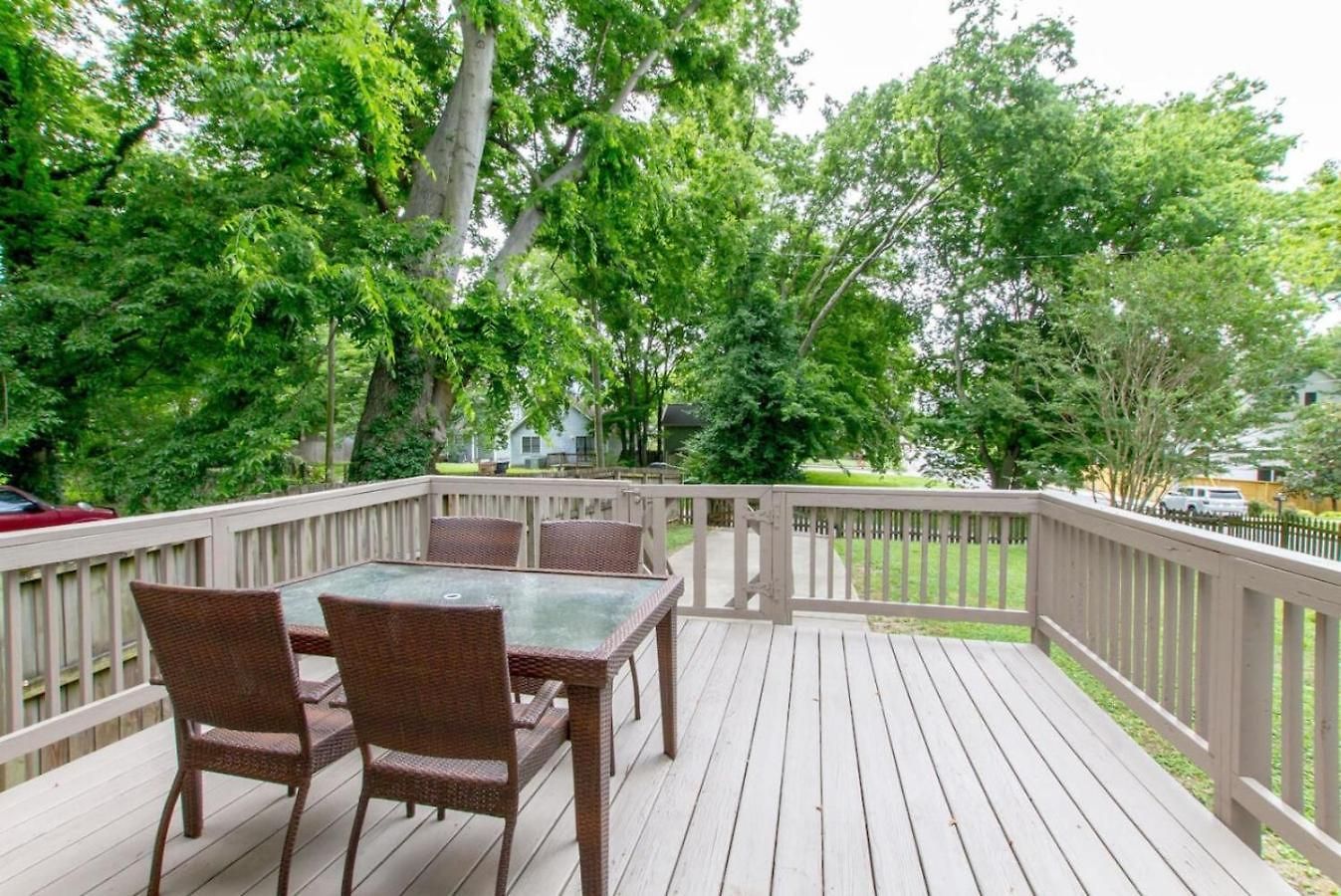 Metropolitan Huge Private Backyard Nashville