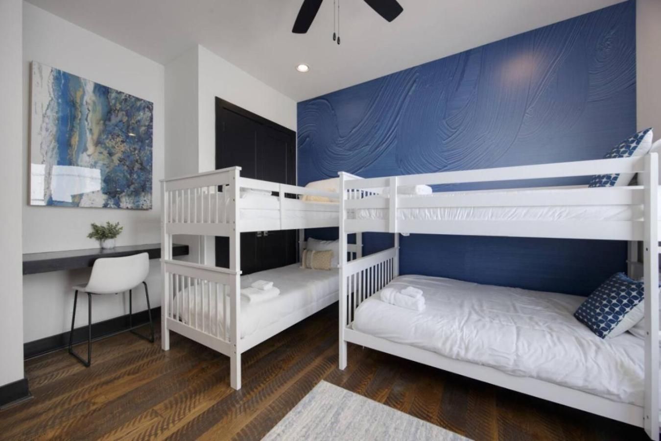 Blue Dreams 4 Bedroom 4.5 Bath With Rooftop Lounge