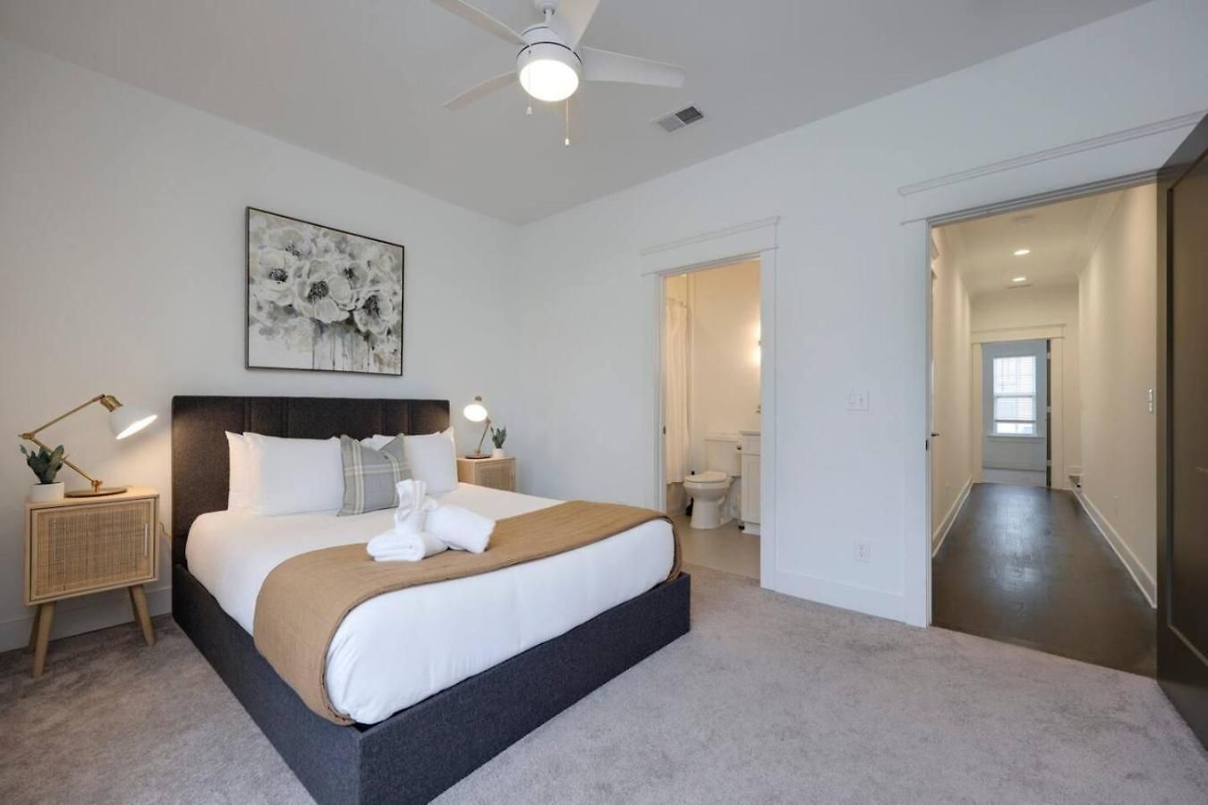 Minutes To Broadway Modern Gated Townhome * Nashville