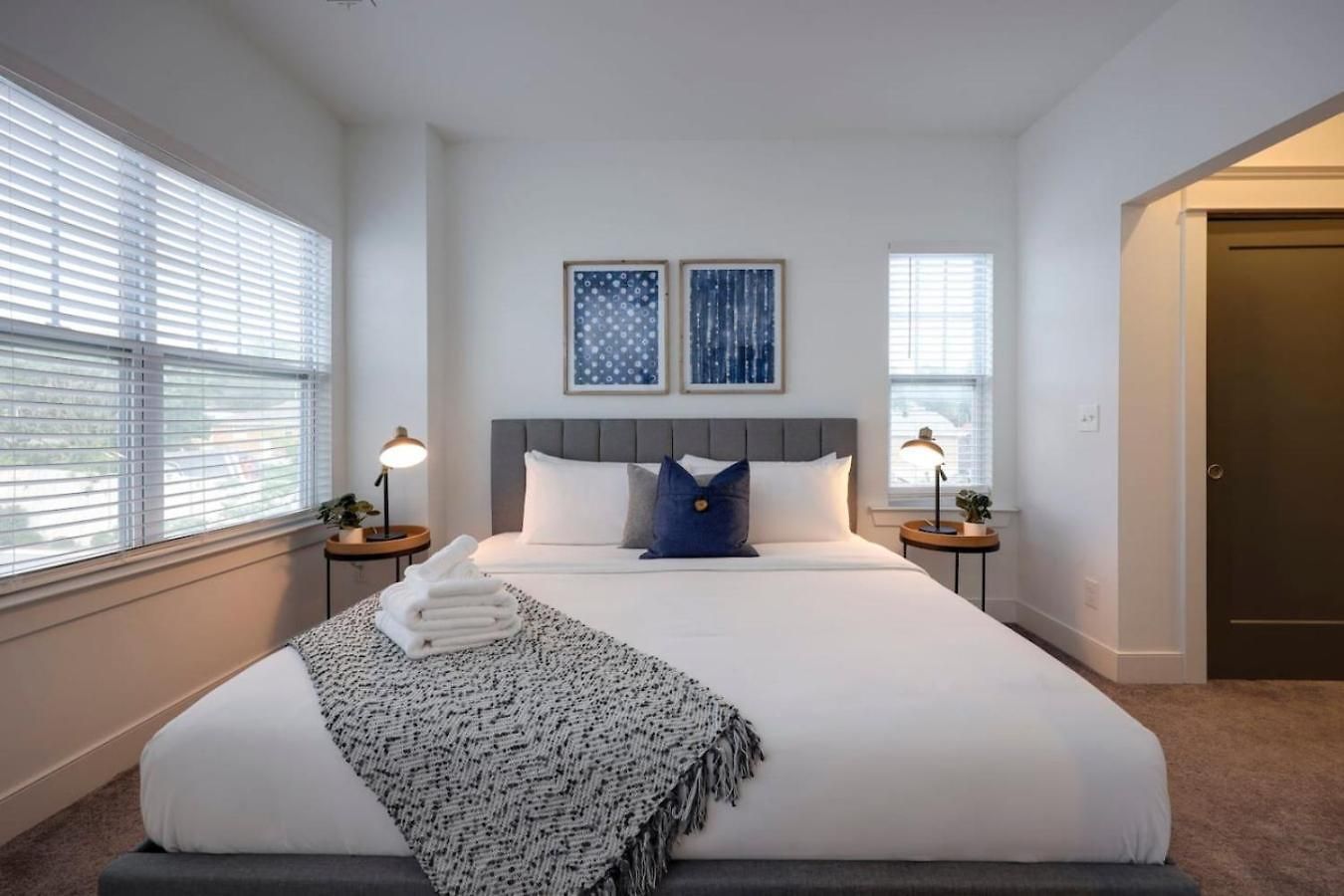 Minutes To Broadway Music Modern Townhome Holiday home Nashville