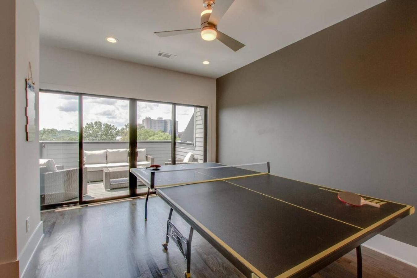 Large Impressive Townhome Private Viewing Terrace *