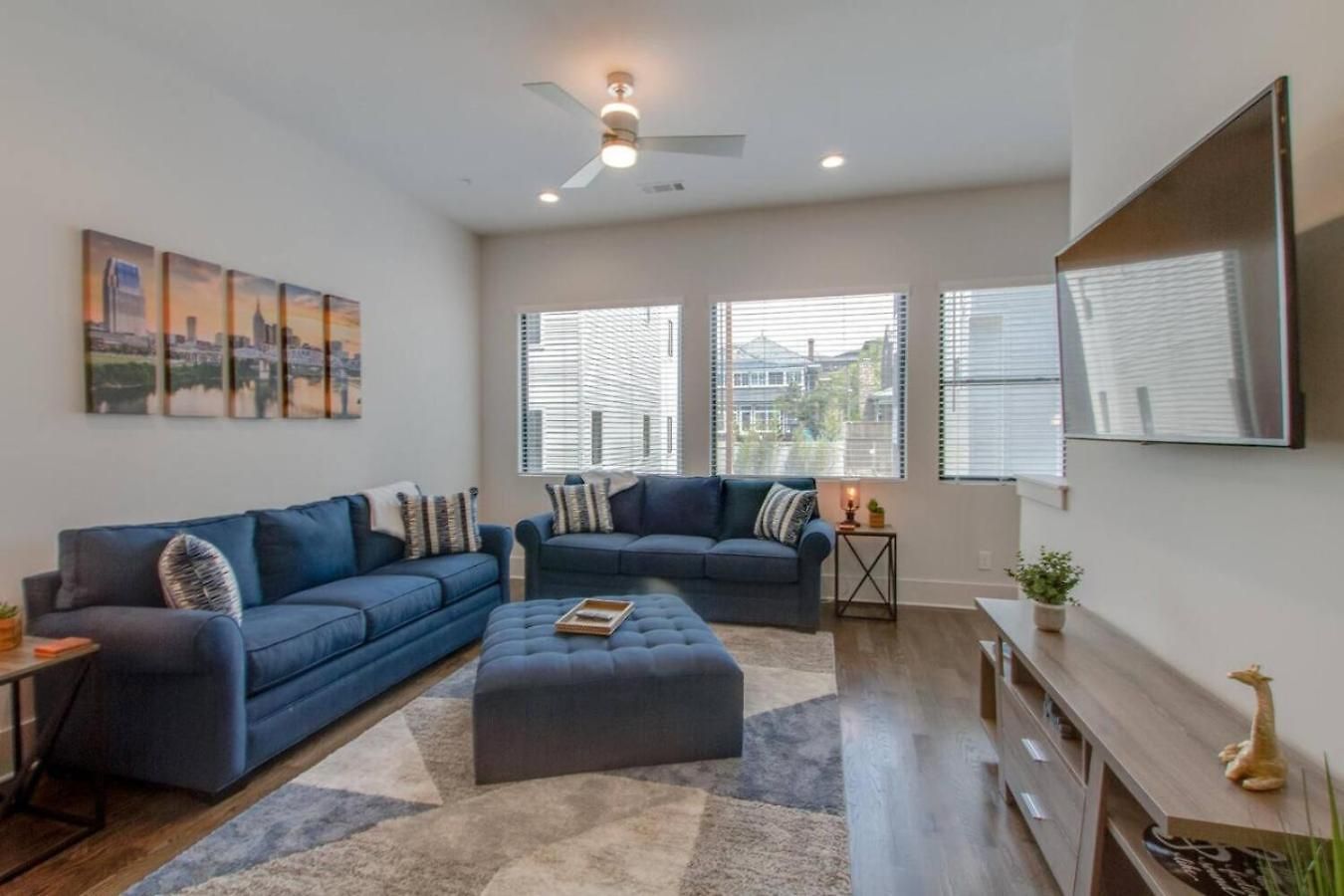 Large Impressive Townhome Private Viewing Terrace *