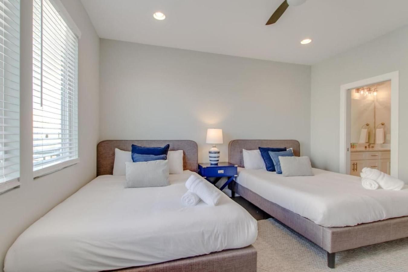 Holiday home Relaxing Urban Escape Minutes To Downtown