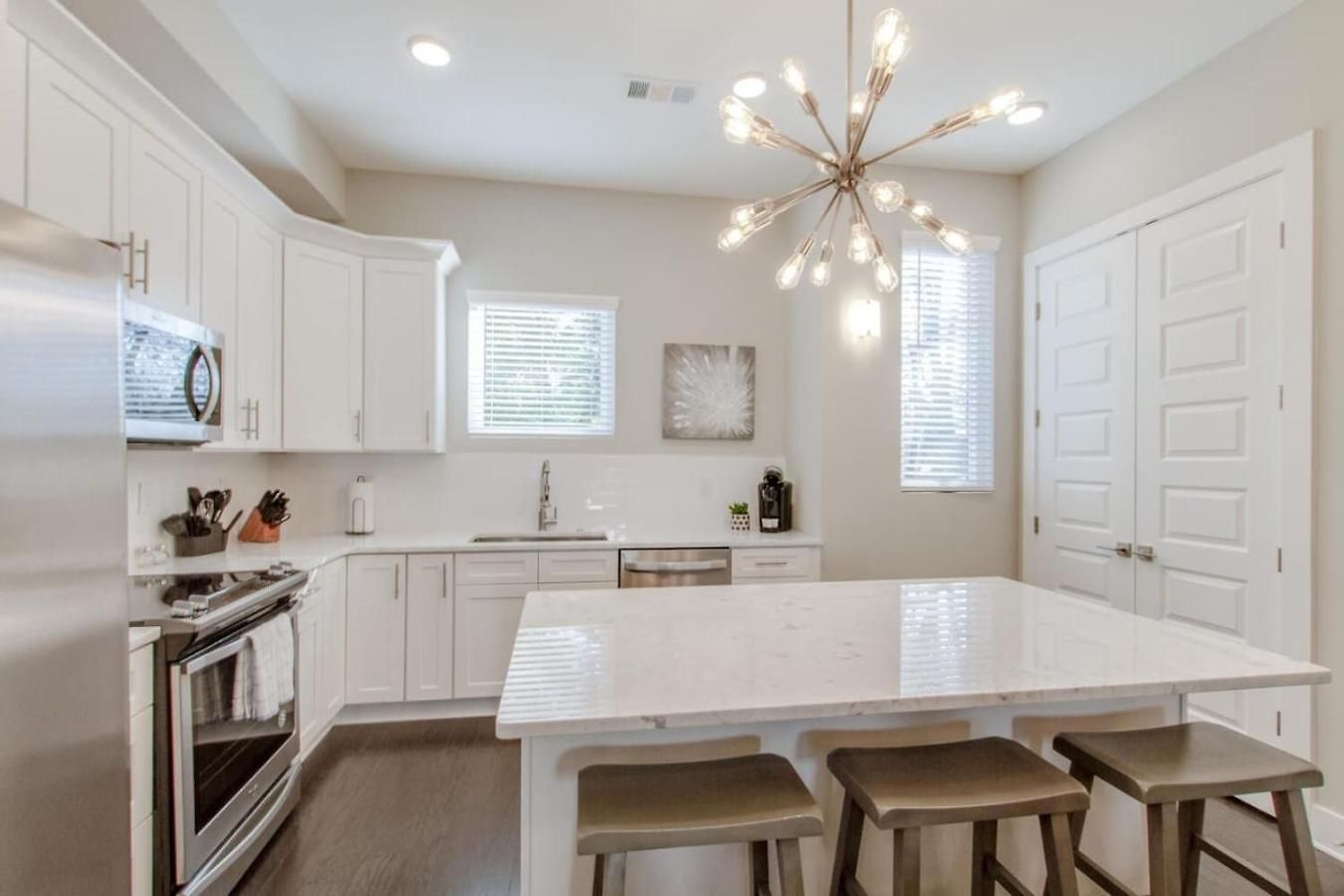 Relaxing Urban Escape Minutes To Downtown Holiday home