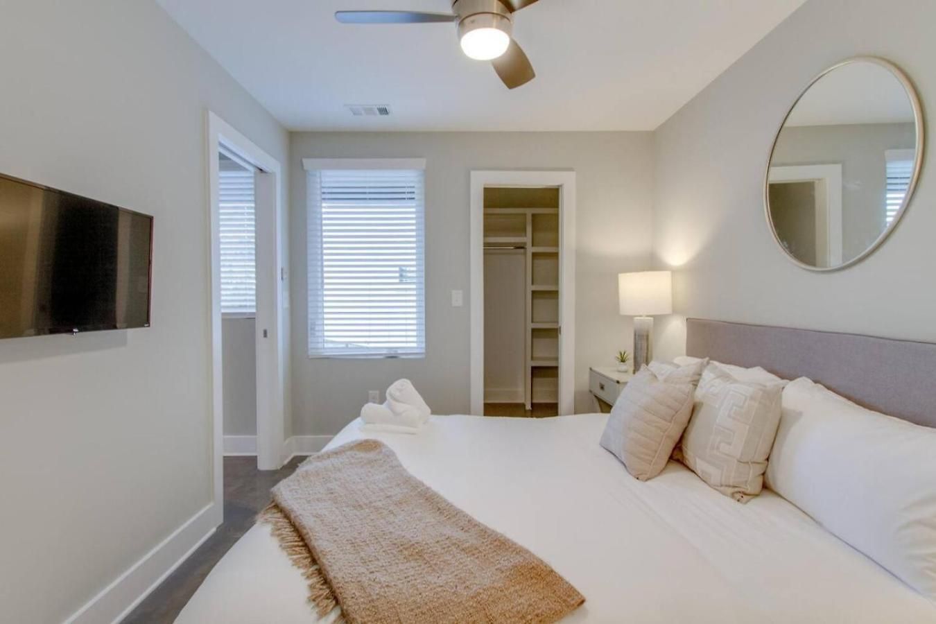 Holiday home Relaxing Urban Escape Minutes To Downtown