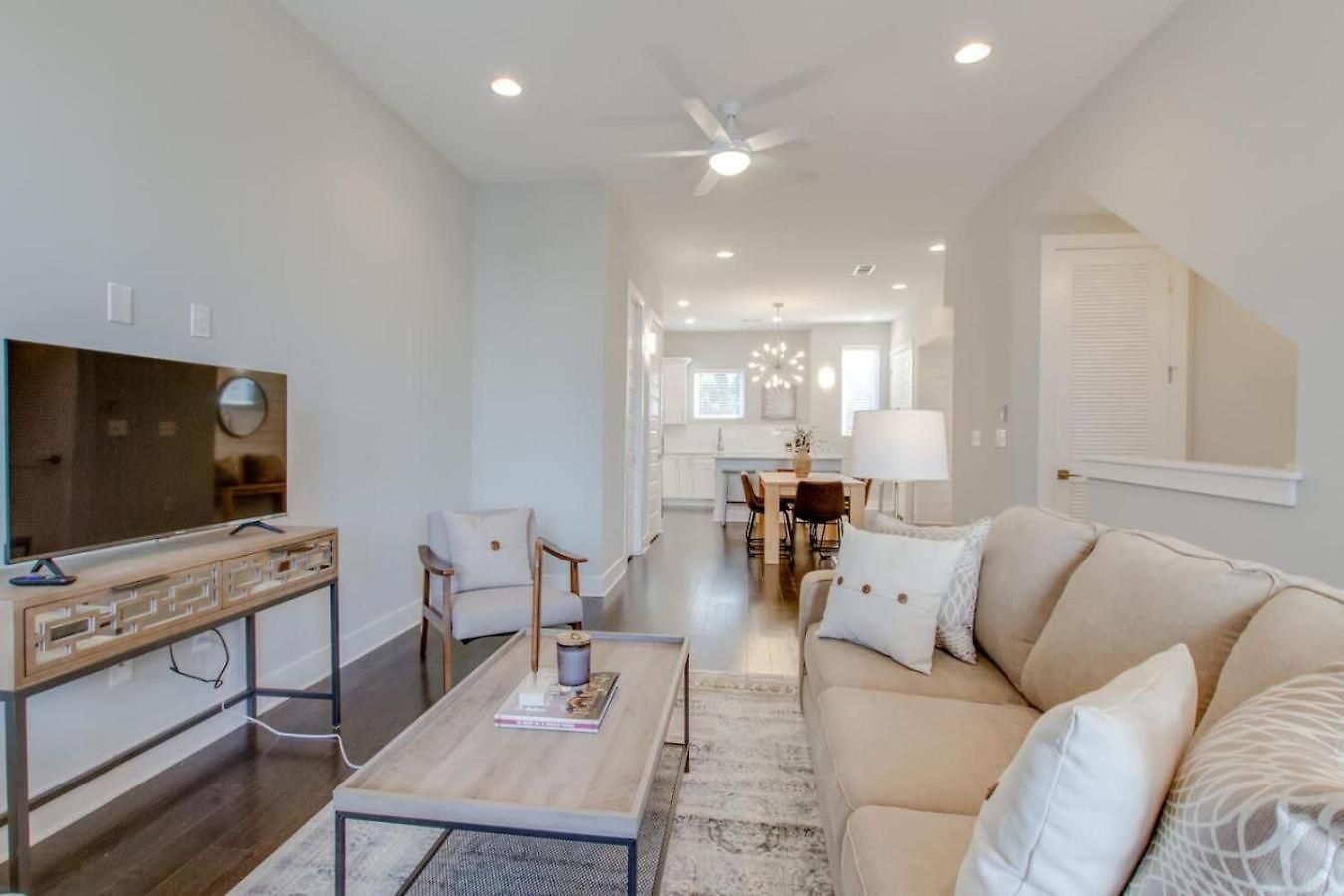 Holiday home Relaxing Urban Escape Minutes To Downtown *