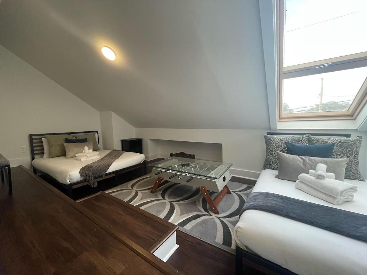 Minutes To Broadway Stunning Townhome * Nashville