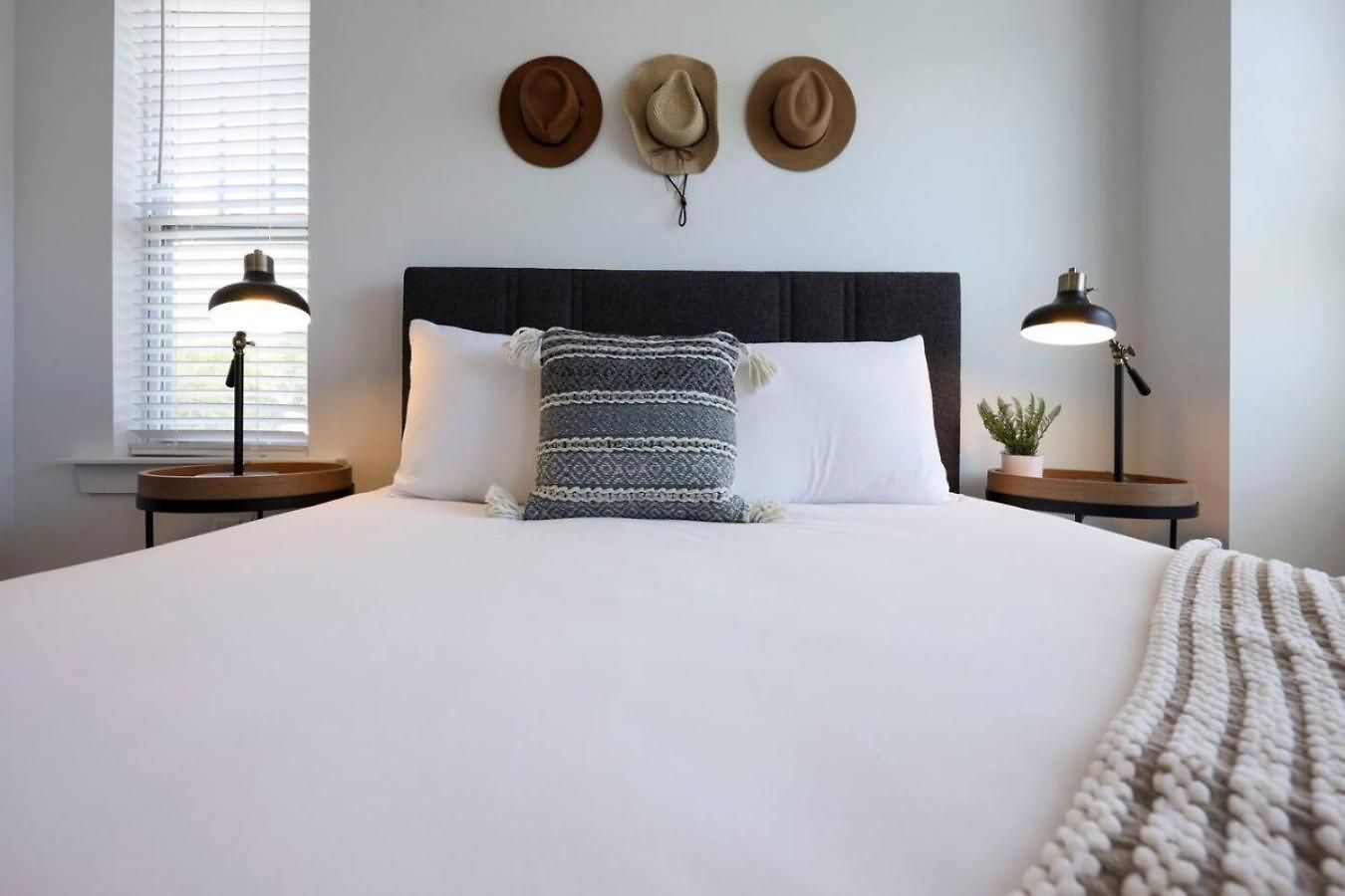 Minutes To Broadway Stunning Townhome Holiday home *