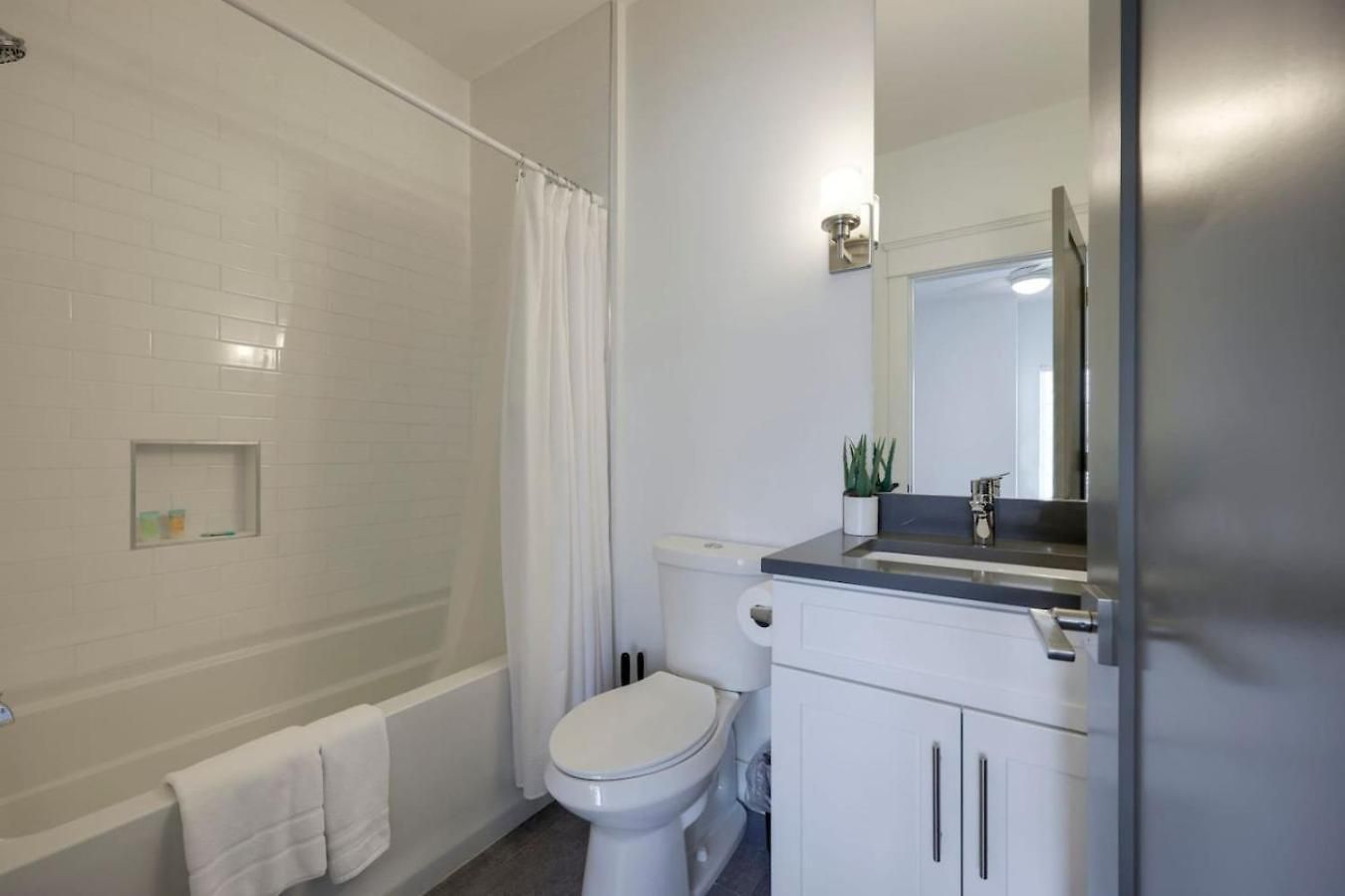 Minutes To Broadway Stunning Townhome Nashville