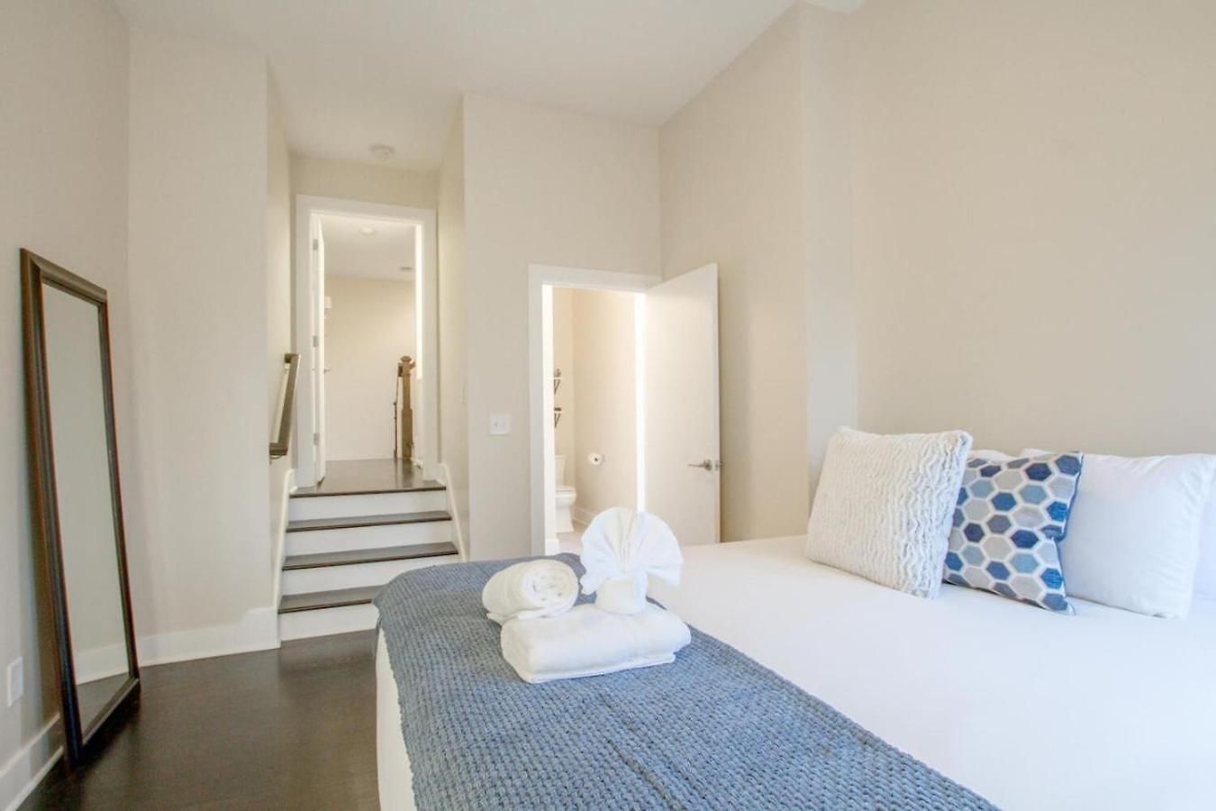 Stylish Private Rooftop Perfect Location Holiday home *
