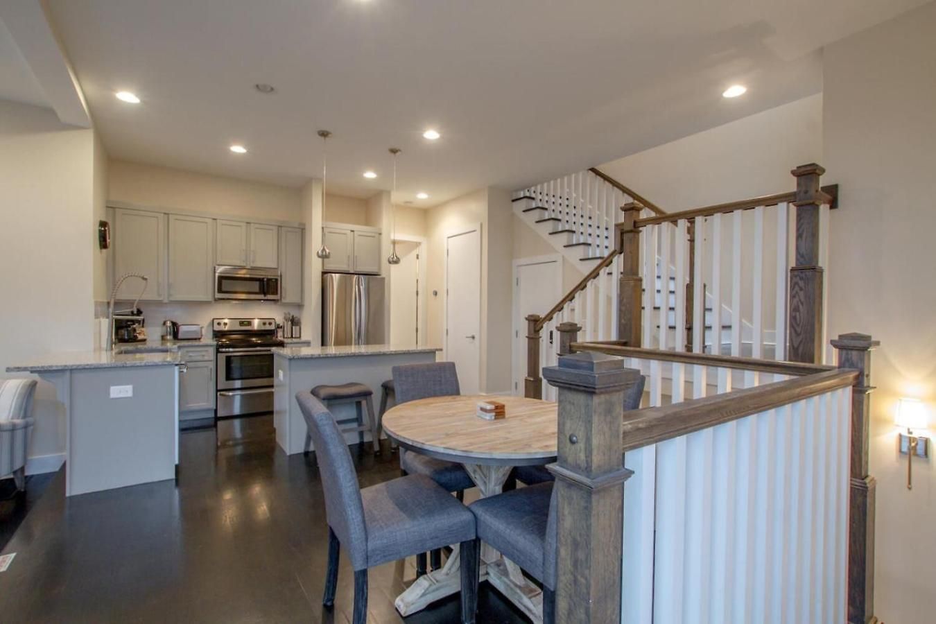 Stylish Private Rooftop Perfect Location Nashville