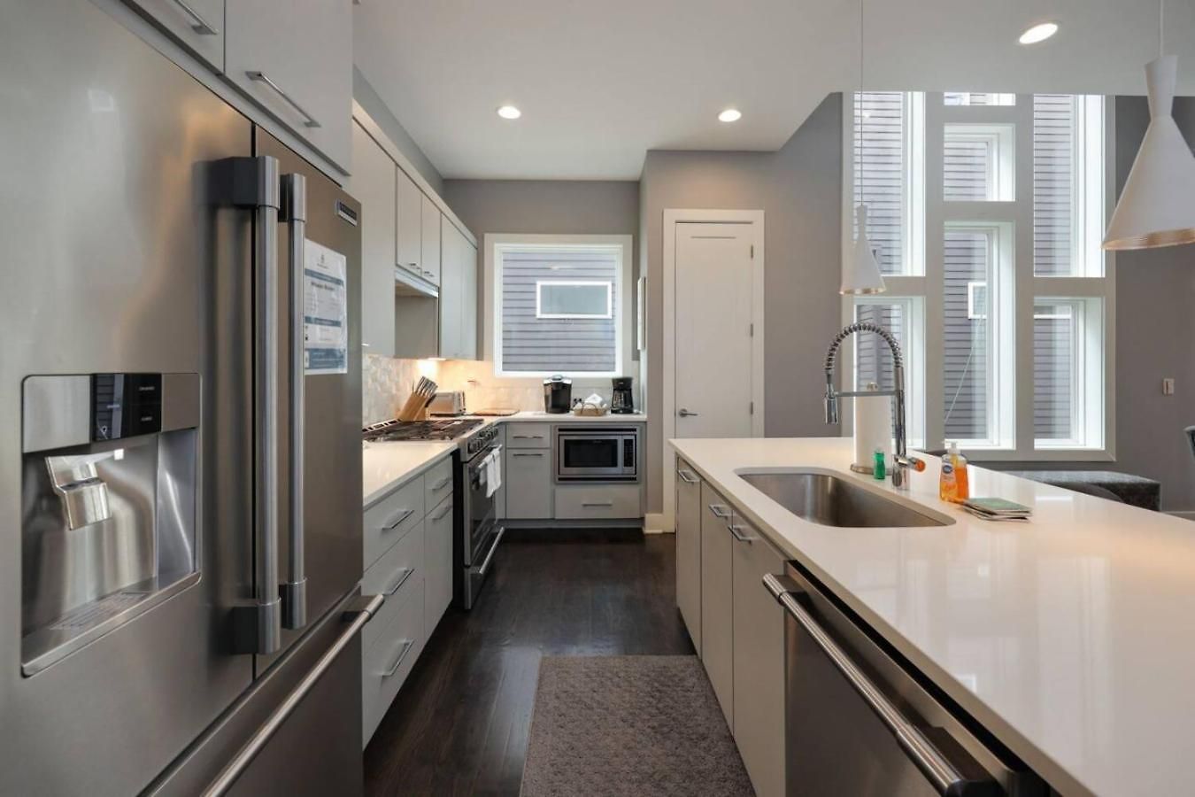 Southside Extraordinaire Walk To Gulch Lux Four Bedroom Holiday home *