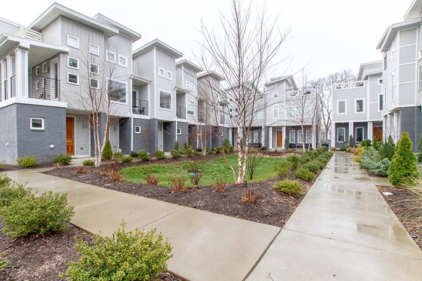 Holiday home Ultra Modern Pad Minutes To Downtown Comfortable Beds