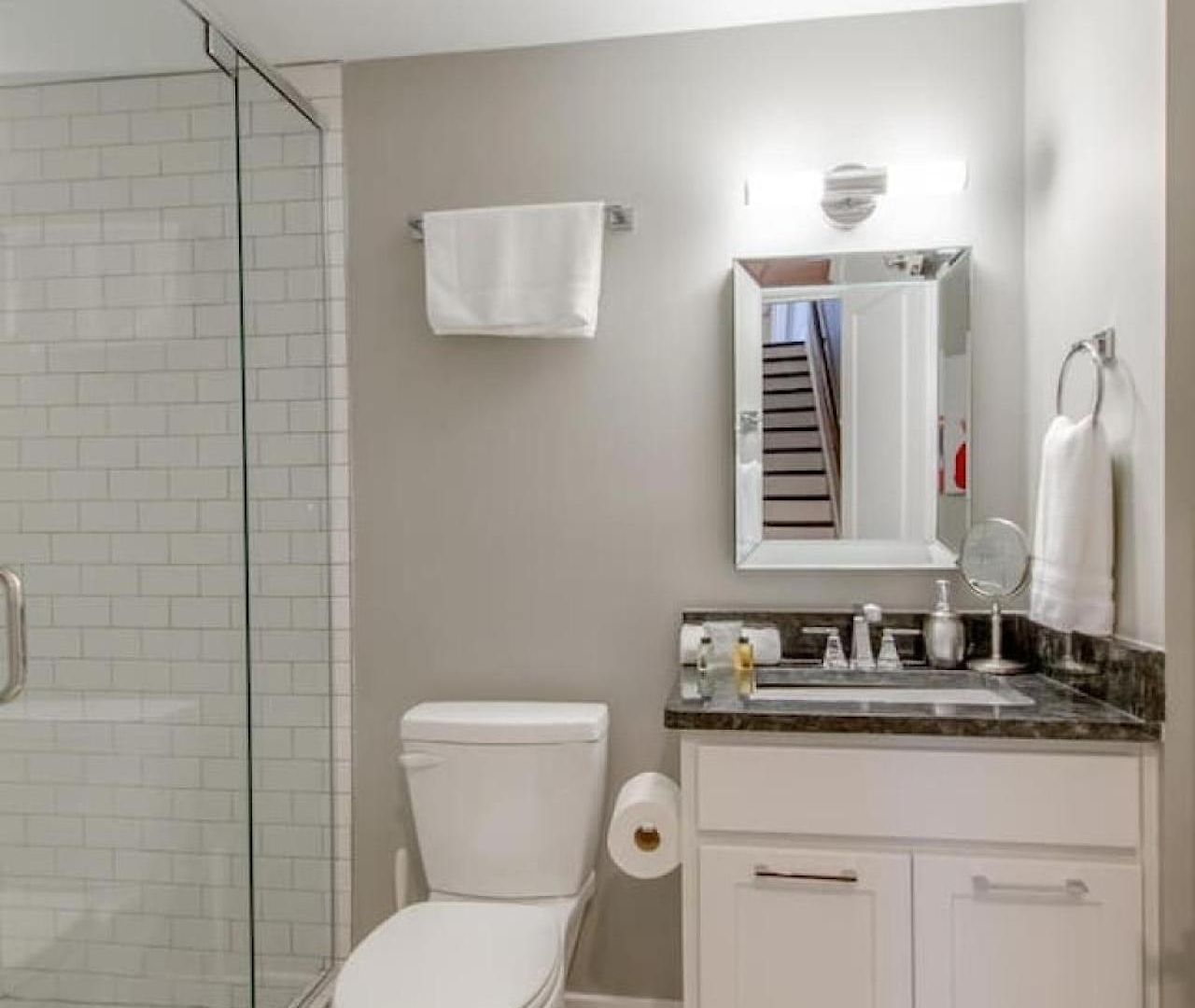 Ultra Modern Pad Minutes To Downtown Comfortable Beds Holiday home
