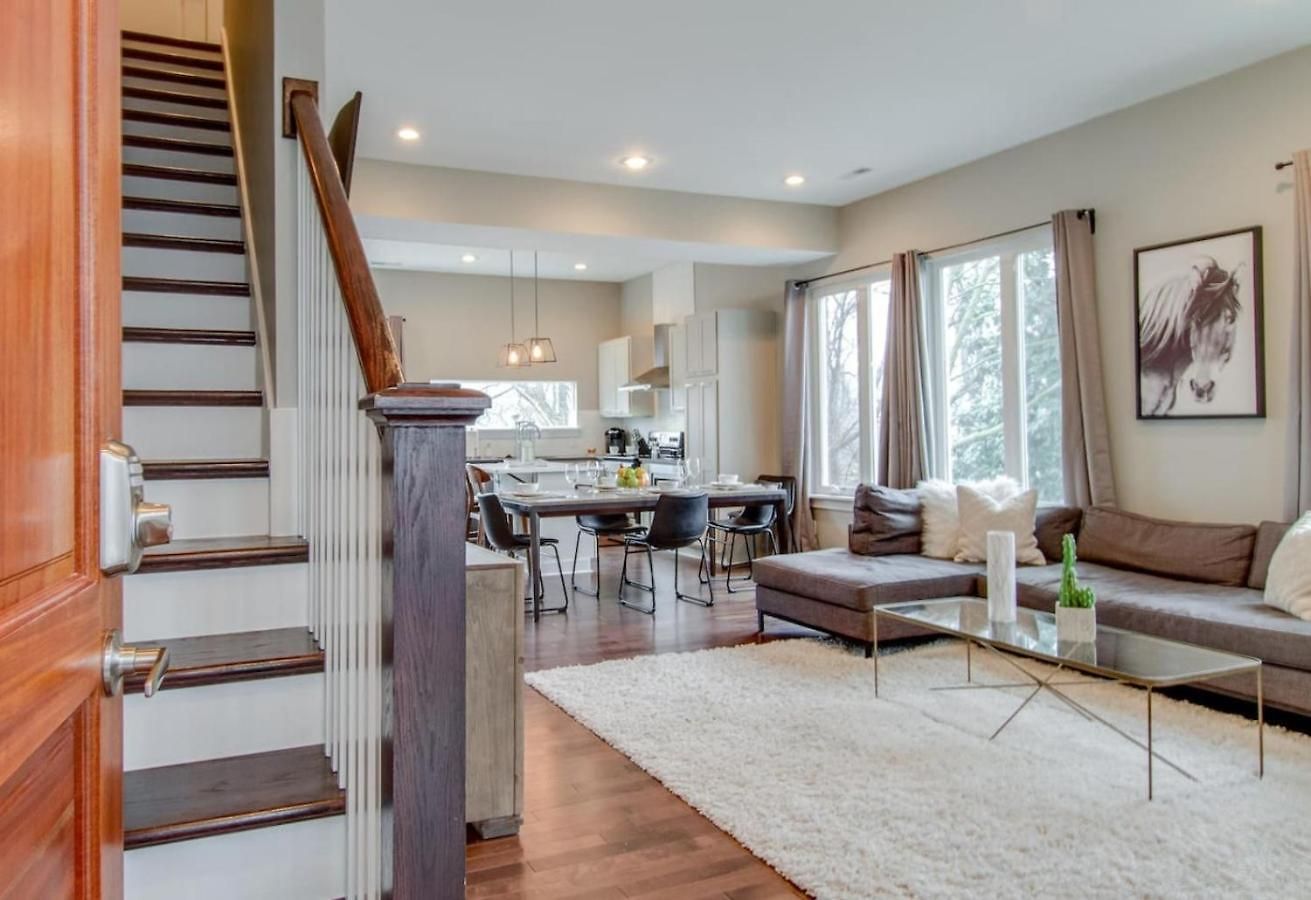 Holiday home Ultra Modern Pad Minutes To Downtown Comfortable Beds