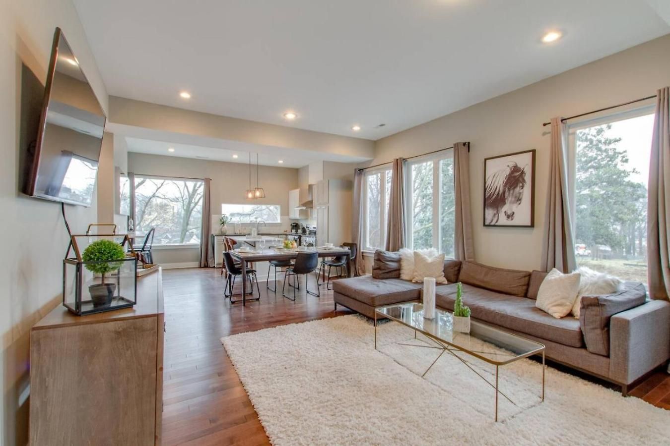 Ultra Modern Pad Minutes To Downtown Comfortable Beds *