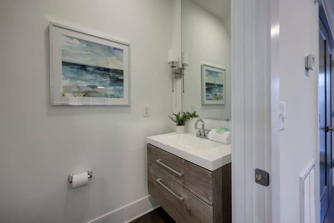 Holiday home West Side Charmer Convenient Location *
