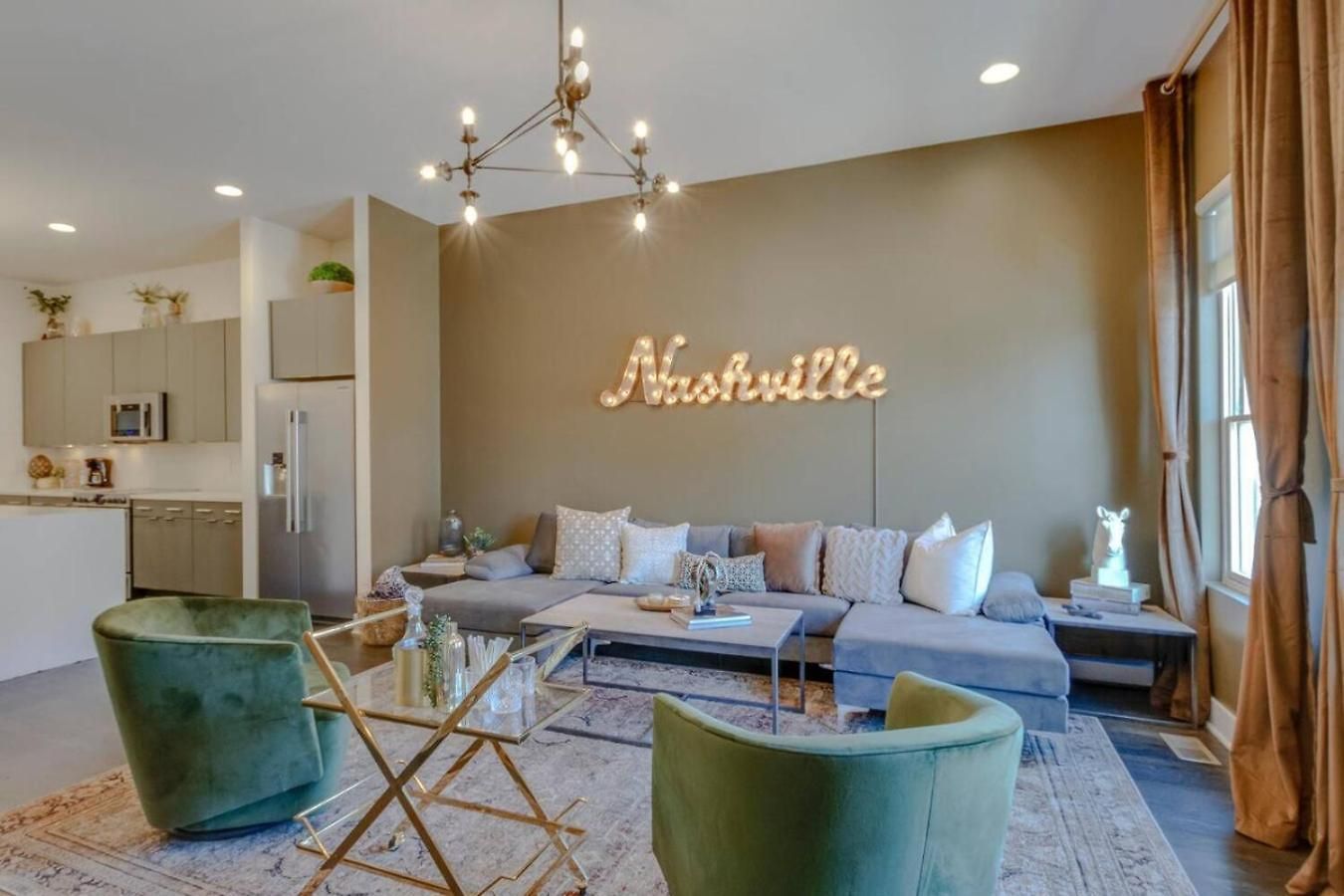 Modern Townhome With Gorgeous Patio Space Holiday home