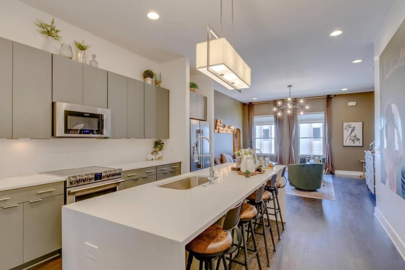 Holiday home Modern Townhome With Gorgeous Patio Space