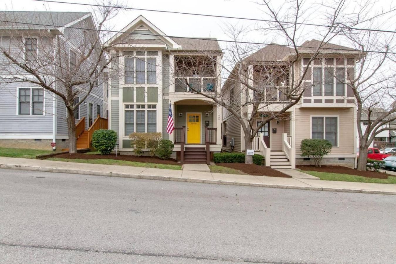 Vibrant Trendy Two Bedroom Near Marathon Village Holiday home *