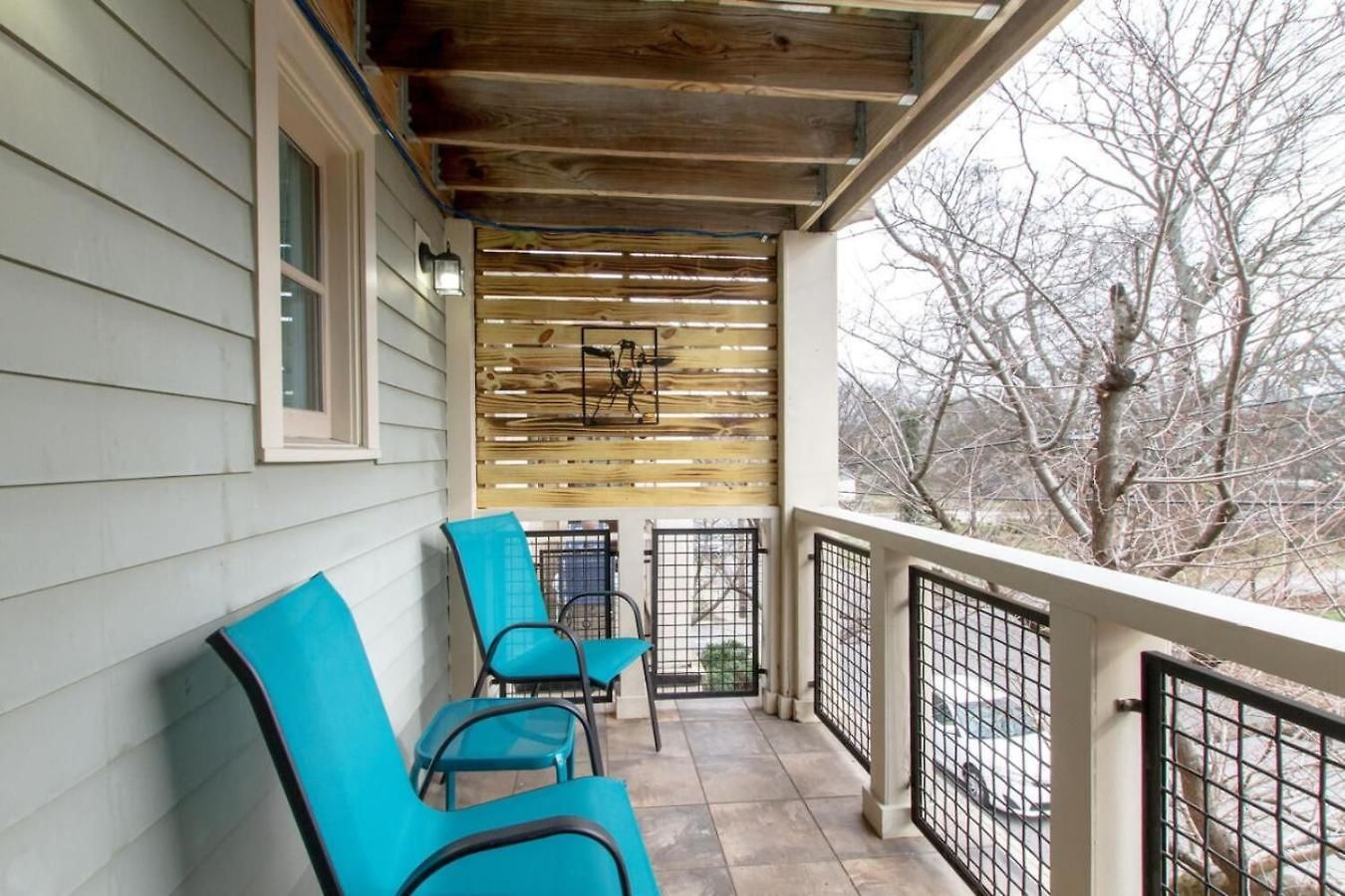 Vibrant Trendy Two Bedroom Near Marathon Village Nashville