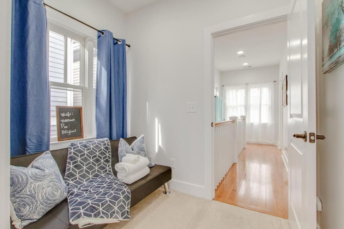 Vibrant Trendy Two Bedroom Near Marathon Village *