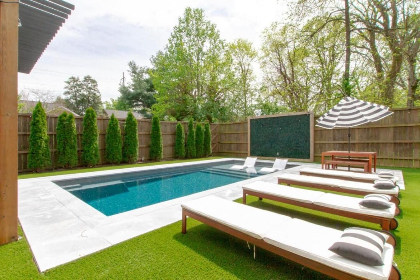 East Retreat Large Pool Outdoor Oasis Holiday home