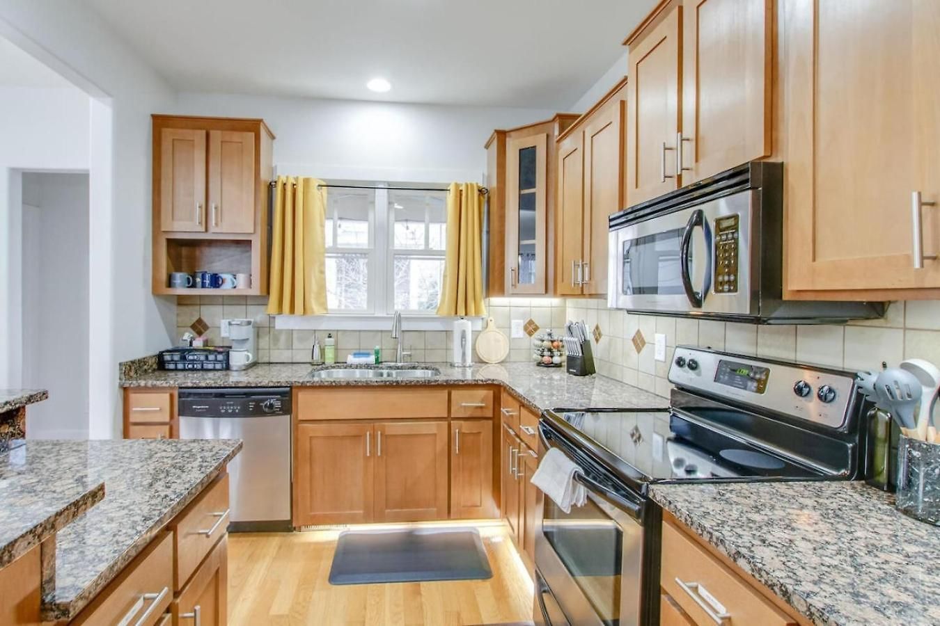 Holiday home Vibrant Trendy Two Bedroom Near Marathon Village Nashville