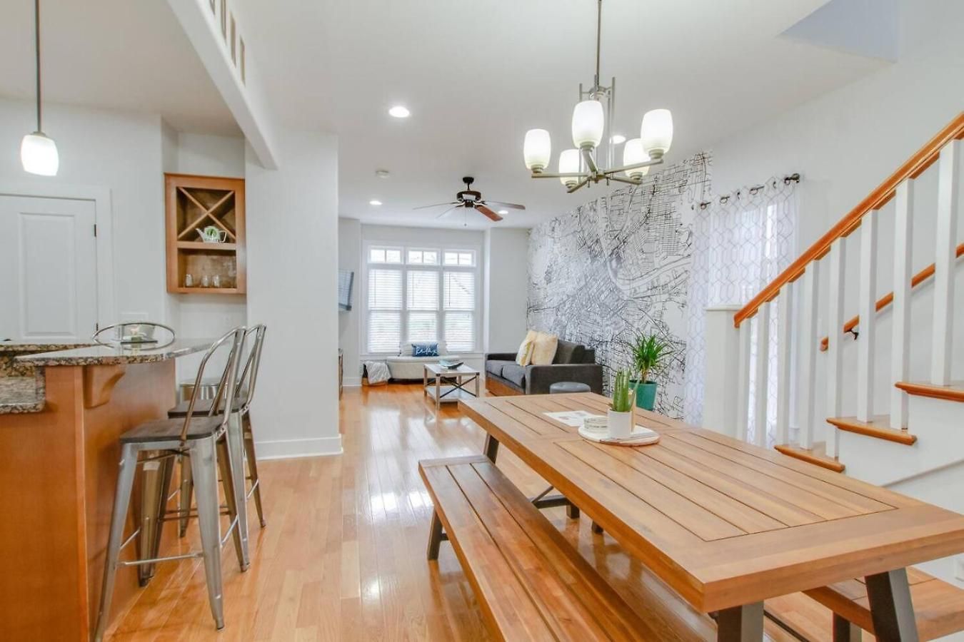 Vibrant Trendy Two Bedroom Near Marathon Village Holiday home Nashville
