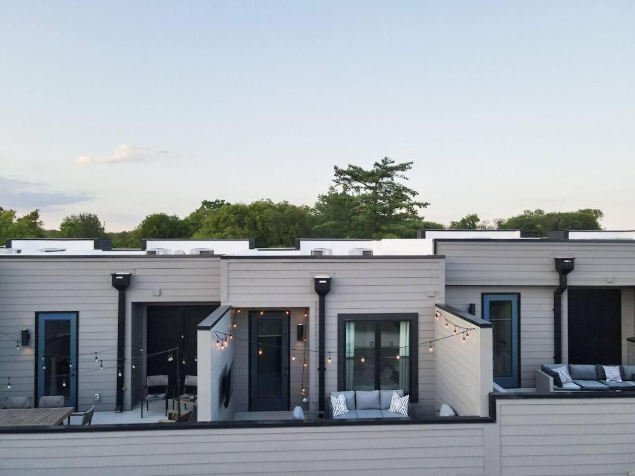 East Nash Superstar- Skyline Views Terrace- Mural Holiday home