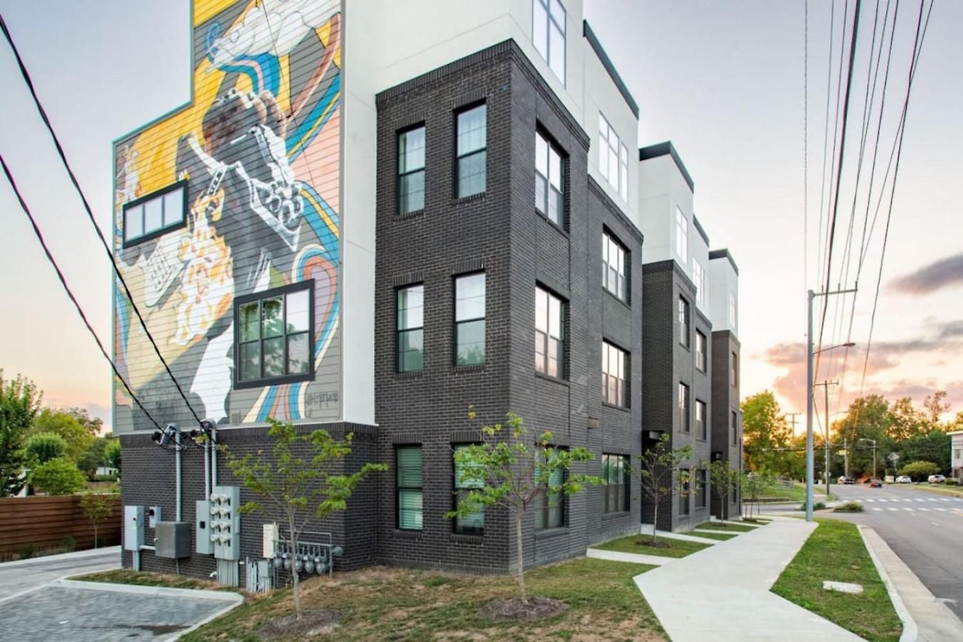 East Nash Superstar- Skyline Views Terrace- Mural * Nashville