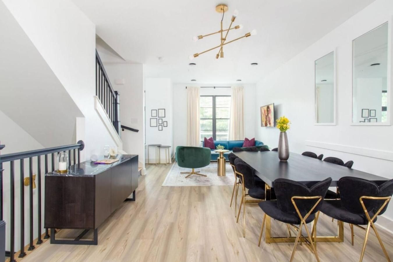 East Nash Superstar- Skyline Views Terrace- Mural Holiday home *