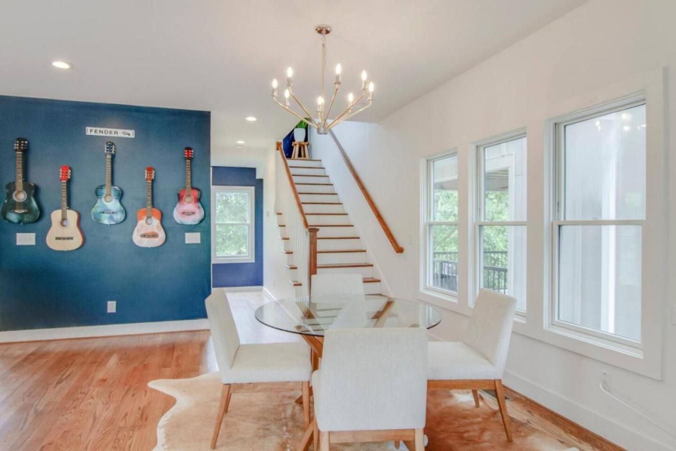 Howdy House New And Trendy With Rooftop Deck Holiday home *