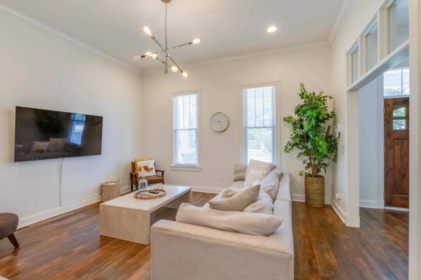 East Nash Enclave Movie Private Yard