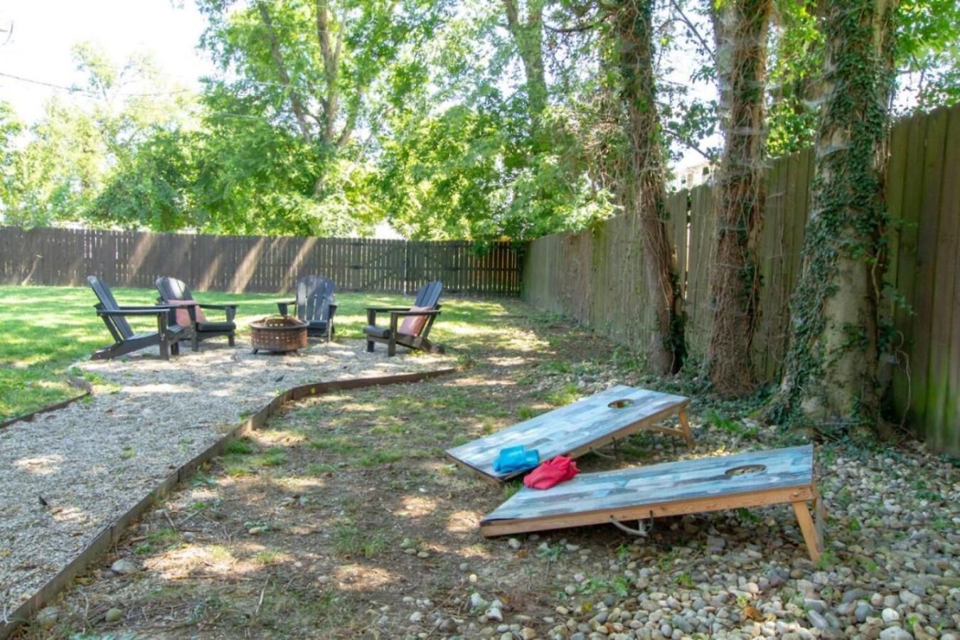 East Nash Enclave Movie Private Yard