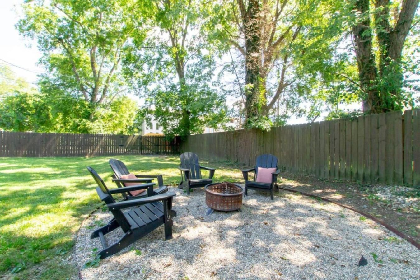 East Nash Enclave Movie Private Yard Holiday home Nashville