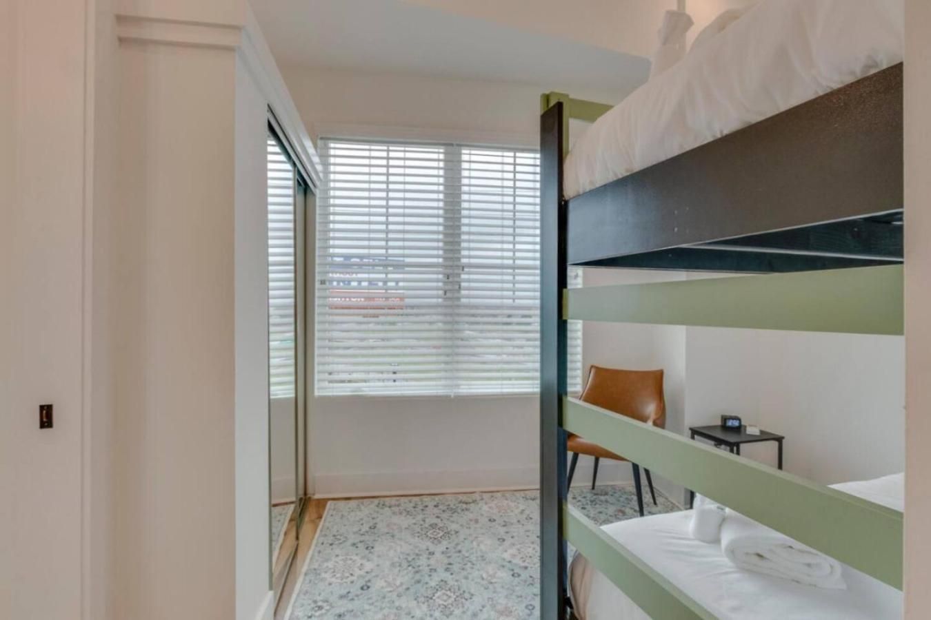 Jazz Junction 2 Bedrooms 5 Beds 7 Mins To Broadway Holiday home