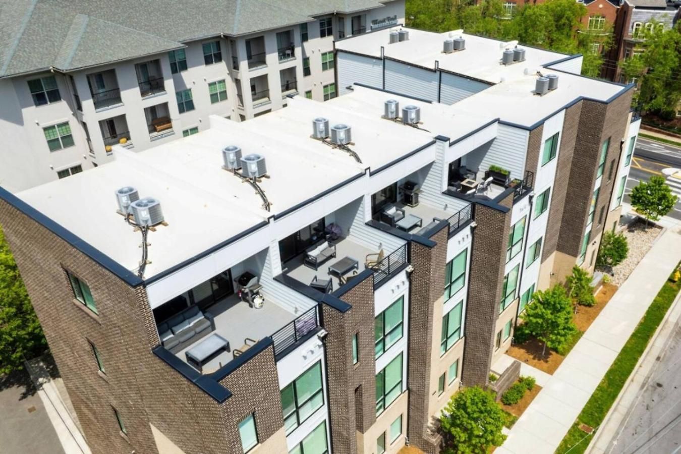 Sapphire Loft 4 Bedroom 4.5 Bath Rooftop Patio