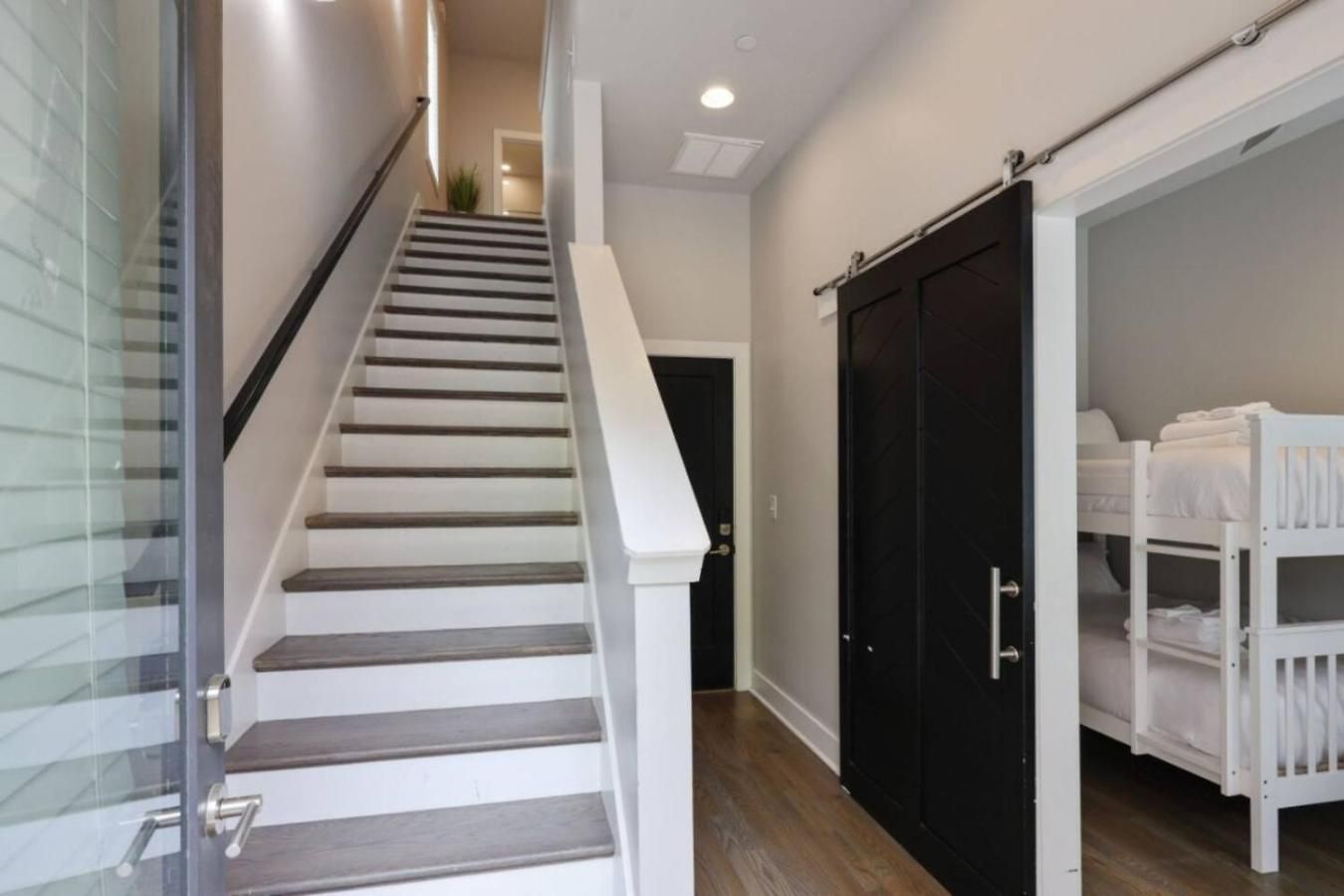 Sapphire Loft 4 Bedroom 4.5 Bath Rooftop Patio