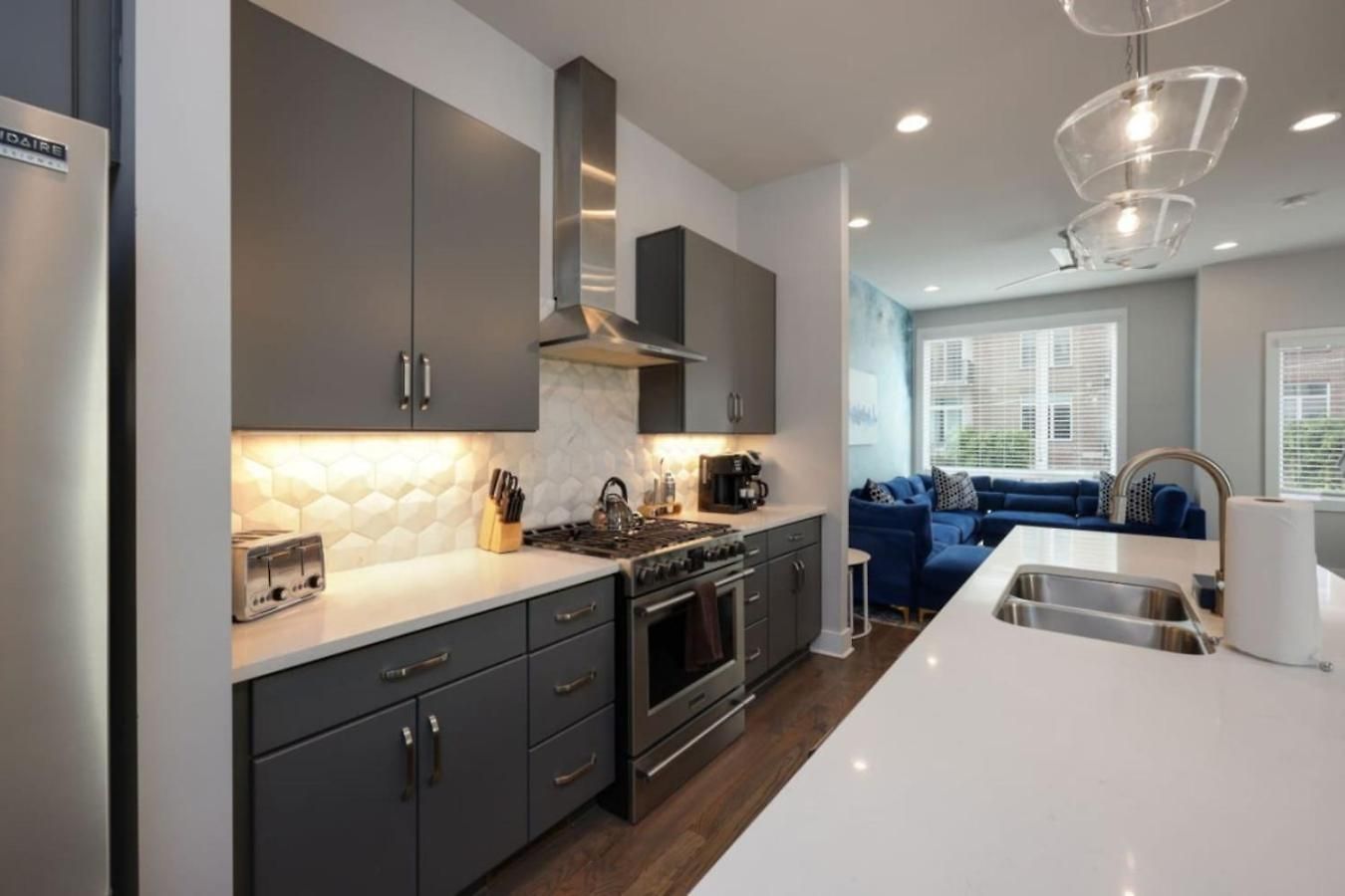 Sapphire Loft 4 Bedroom 4.5 Bath Rooftop Patio *