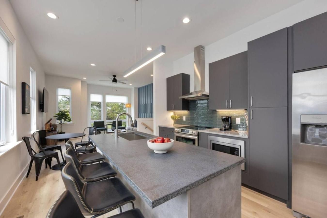 The Ryman 4 Bedroom Haven With Scenic Rooftop Holiday home