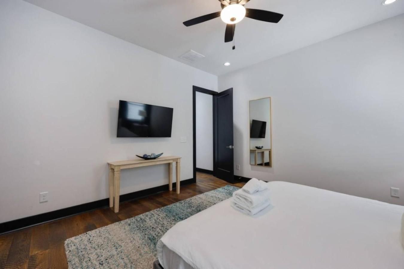 Cerulean Oasis - Rooftop Views - Heart Of The