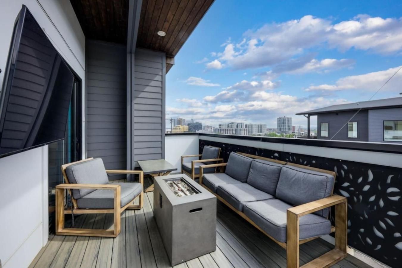 Holiday home Cerulean Oasis - Rooftop Views - Heart Of The Nashville