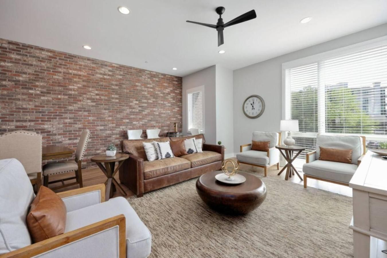 Luxe Rooftop Lounge With Views And Games Holiday home