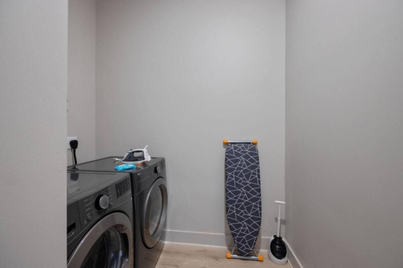 Dolly And Denim 4 Bedroom 4.5 Bath With Spacious Rooftop Holiday home Nashville