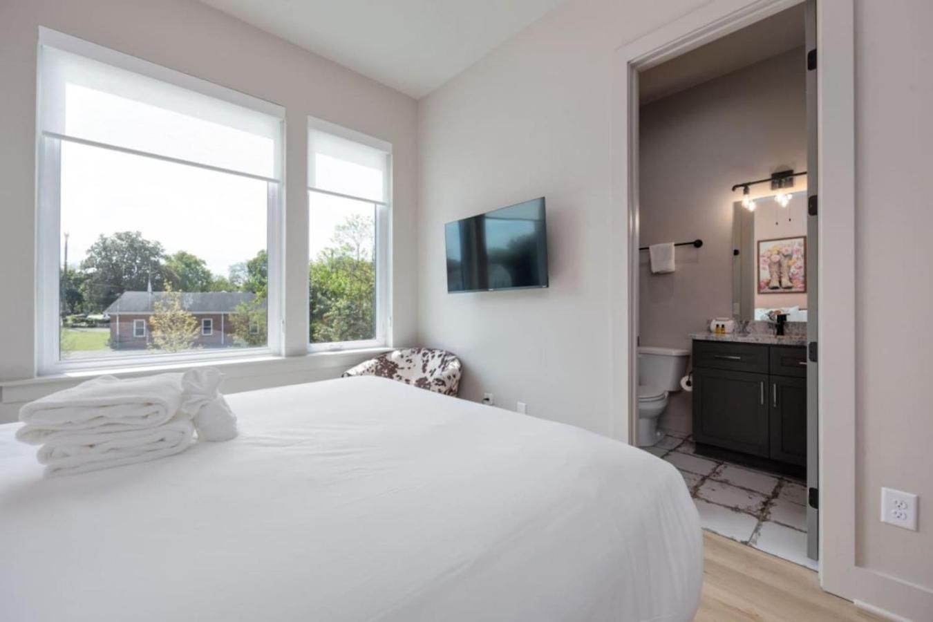 Dolly And Denim 4 Bedroom 4.5 Bath With Spacious Rooftop Holiday home *
